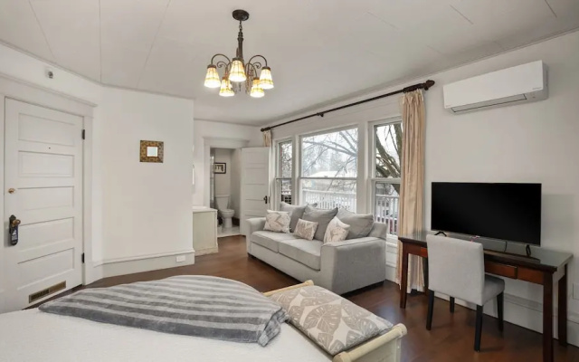 Deluxe Double Suite with courtyard view
