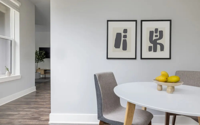 2 Bedrooms Apartment