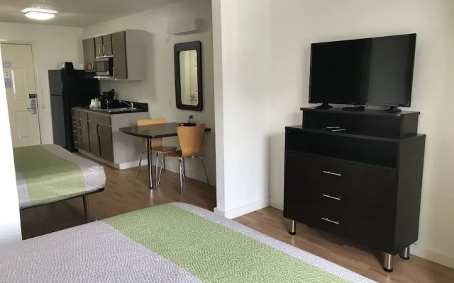 Standard Quadruple Suite