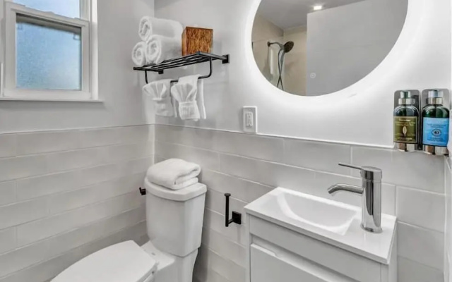 1 Bedroom Double Suite with partial ocean view