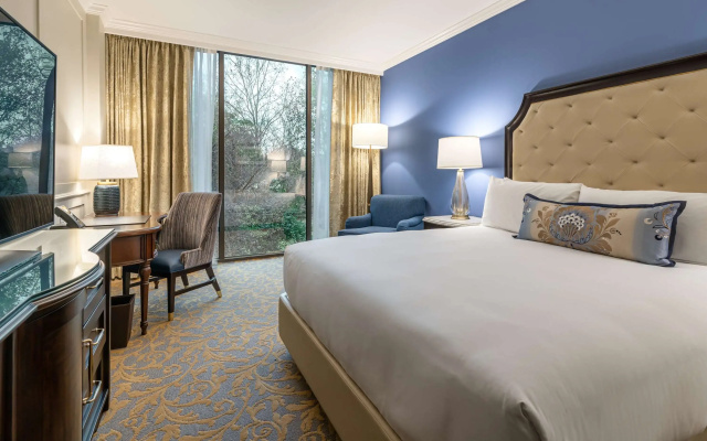 1 Bedroom Historical Photos of President Bush Double Suite with pool view