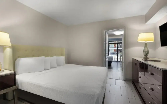 Junior Suite with balcony and with partial ocean view