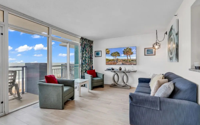2 Bedrooms Comfort room with balcony and with ocean view