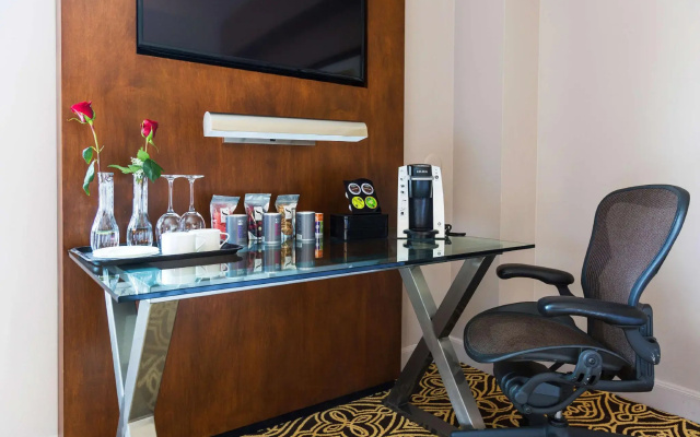 Deluxe Mobility Accessible Hearing Accessible Double room