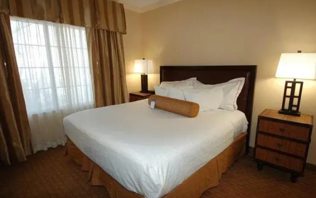 Suite with pool view