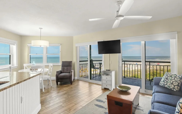 Deluxe room with balcony and with ocean view