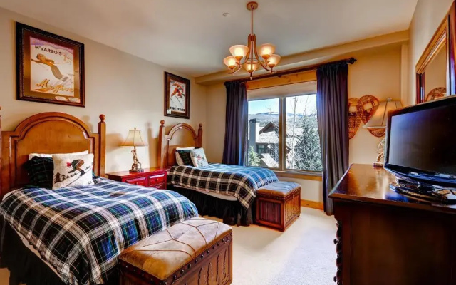5 Bedrooms Luxury Apartment