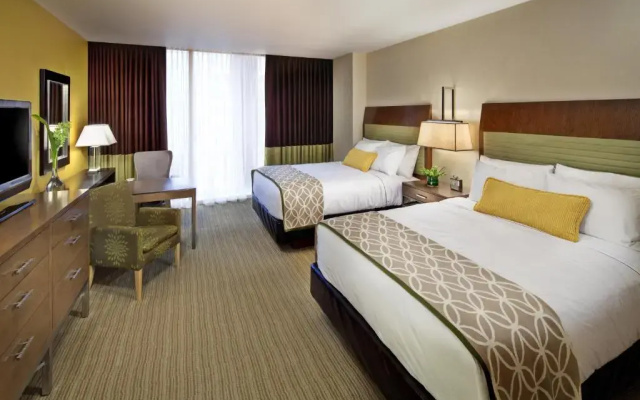 Standard Quadruple room with park view
