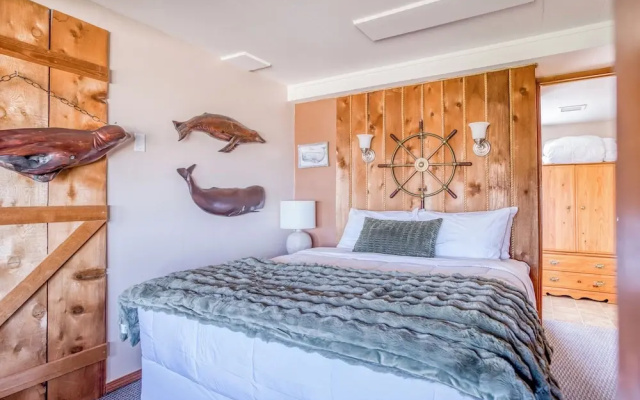 Classic Double room with partial ocean view