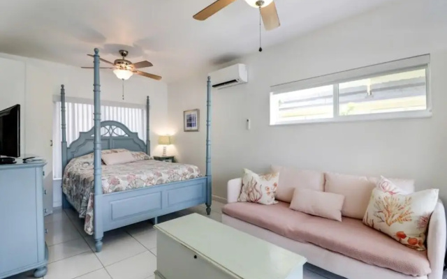 Deluxe Double Suite with pool view
