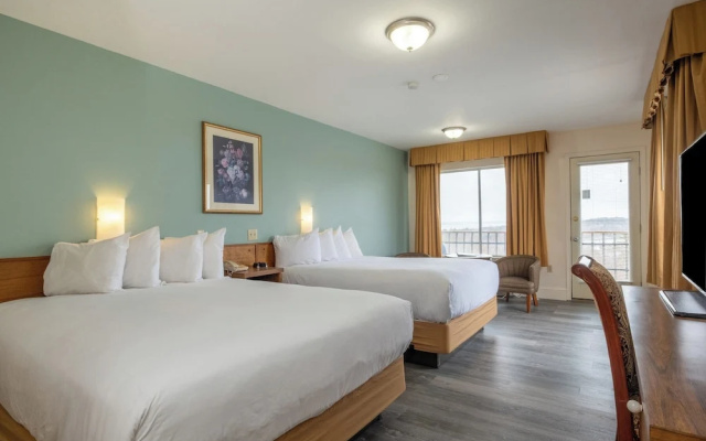 Standard Quadruple room with balcony and with land view