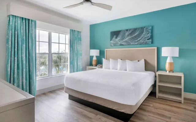 3 Bedrooms Quadruple Suite with balcony
