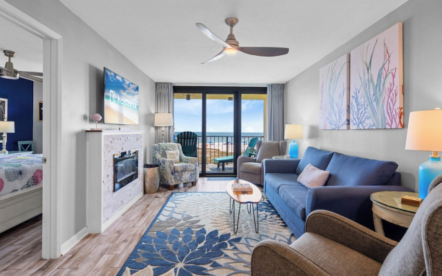 Comfort room with balcony