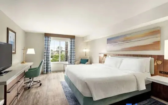 Standard room with partial ocean view