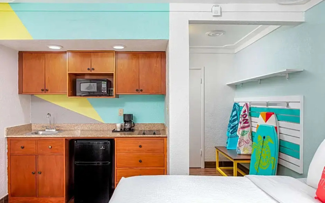 Deluxe Quadruple room with street view