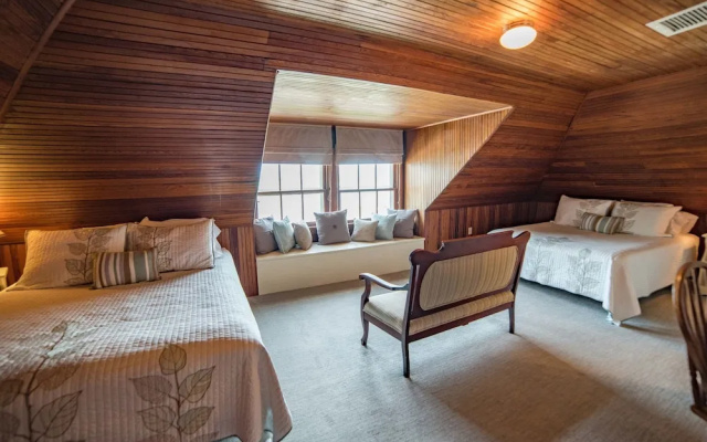 Deluxe Quadruple room