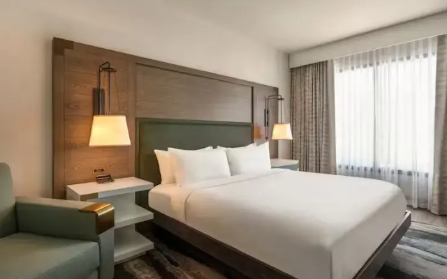 1 Bedroom Suite with balcony and with bay view