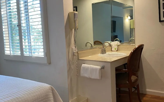 Economy room