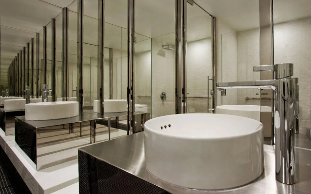 1 Bedroom Double Suite with courtyard view