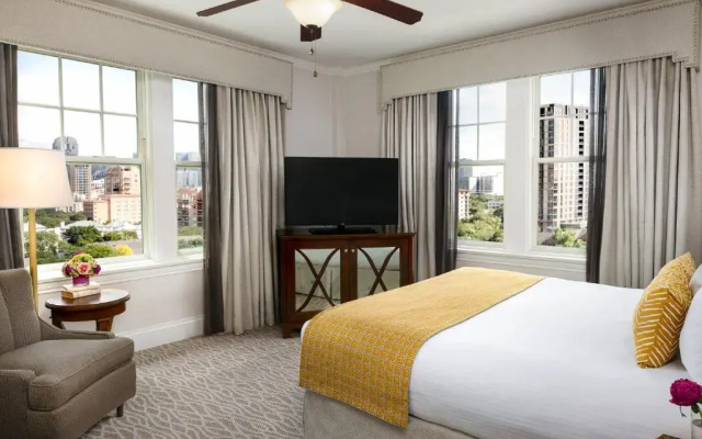 Deluxe Suite