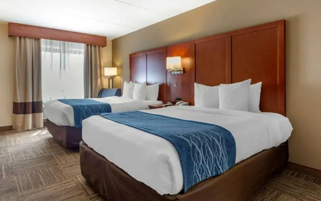 Standard Quadruple room with city view