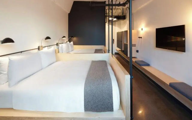 Quadruple Apartment