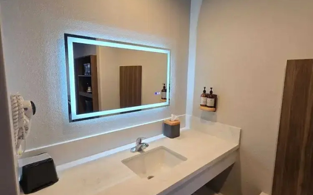 1 Bedroom Standard Triple Family room