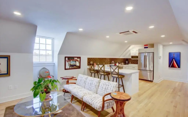 3 Bedrooms Apartment