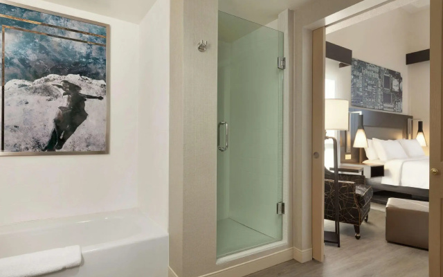 Deluxe Double Suite