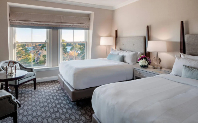 Standard Quadruple room with water view