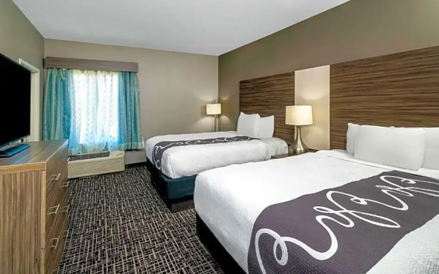 1 Bedroom Sextuple Suite