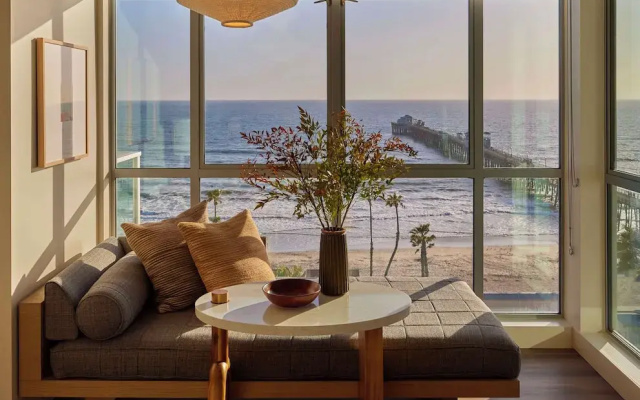 Studio with balcony and oceanfront
