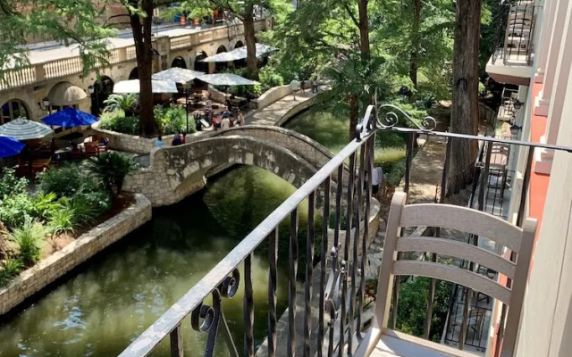 Premier room with balcony and with river view