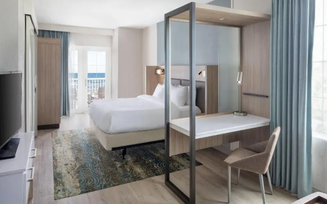 Suite with balcony and oceanfront
