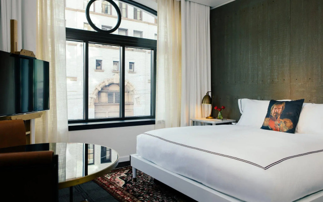 Standard Double room with city view