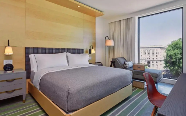Deluxe Hearing Accessible Double room with city view