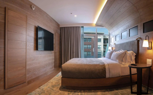 1 Bedroom Travis Double Suite
