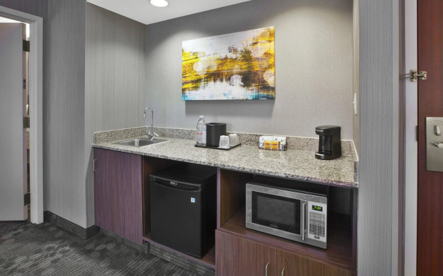 1 Bedroom Executive Double Suite with courtyard view