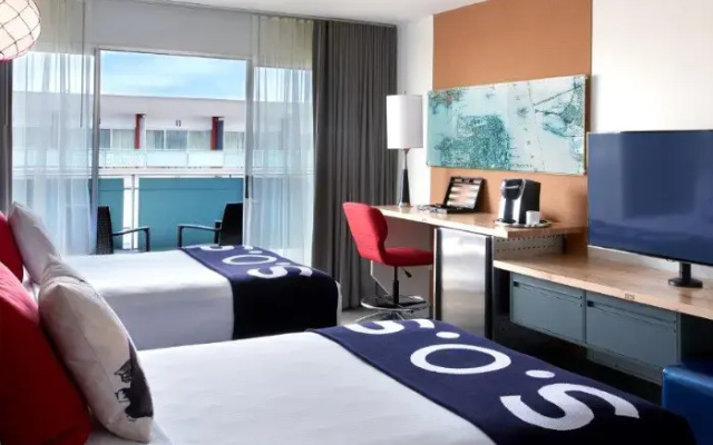 Deluxe Twin room with balcony