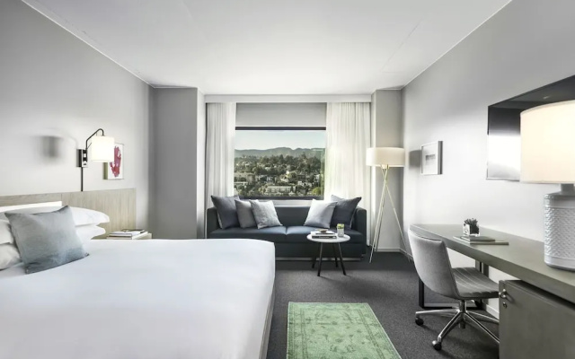 Hollywood Sign View High Floor Double room