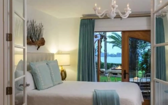 Suite with balcony and with bay view
