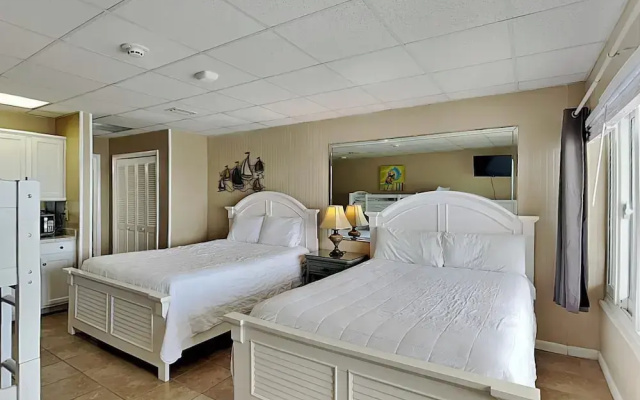 Standard room with balcony and beachfront
