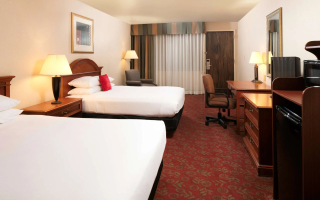 Quadruple Suite with pool view