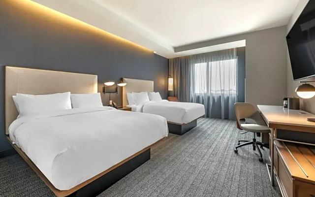 Standard Quadruple room with city view