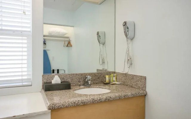 Standard Double room with partial ocean view