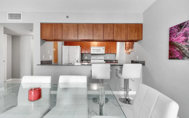1 Bedroom Luxury Suite with balcony and with city view
