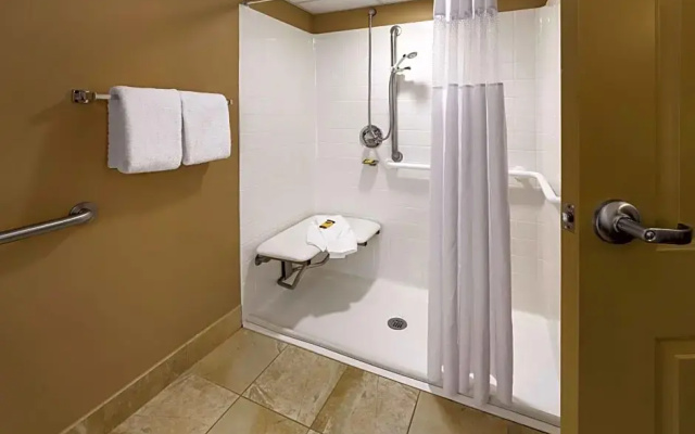 Standard room with pool view