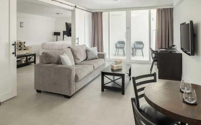 Deluxe Suite