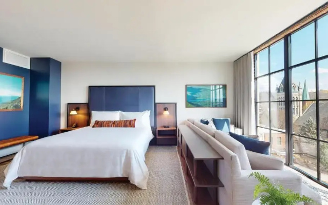 Deluxe Suite