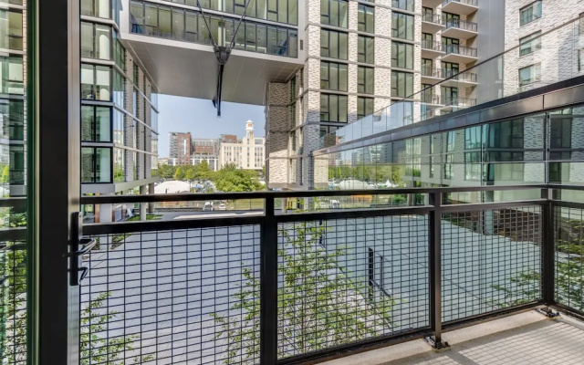 1 Bedroom Luxury Apartment with balcony